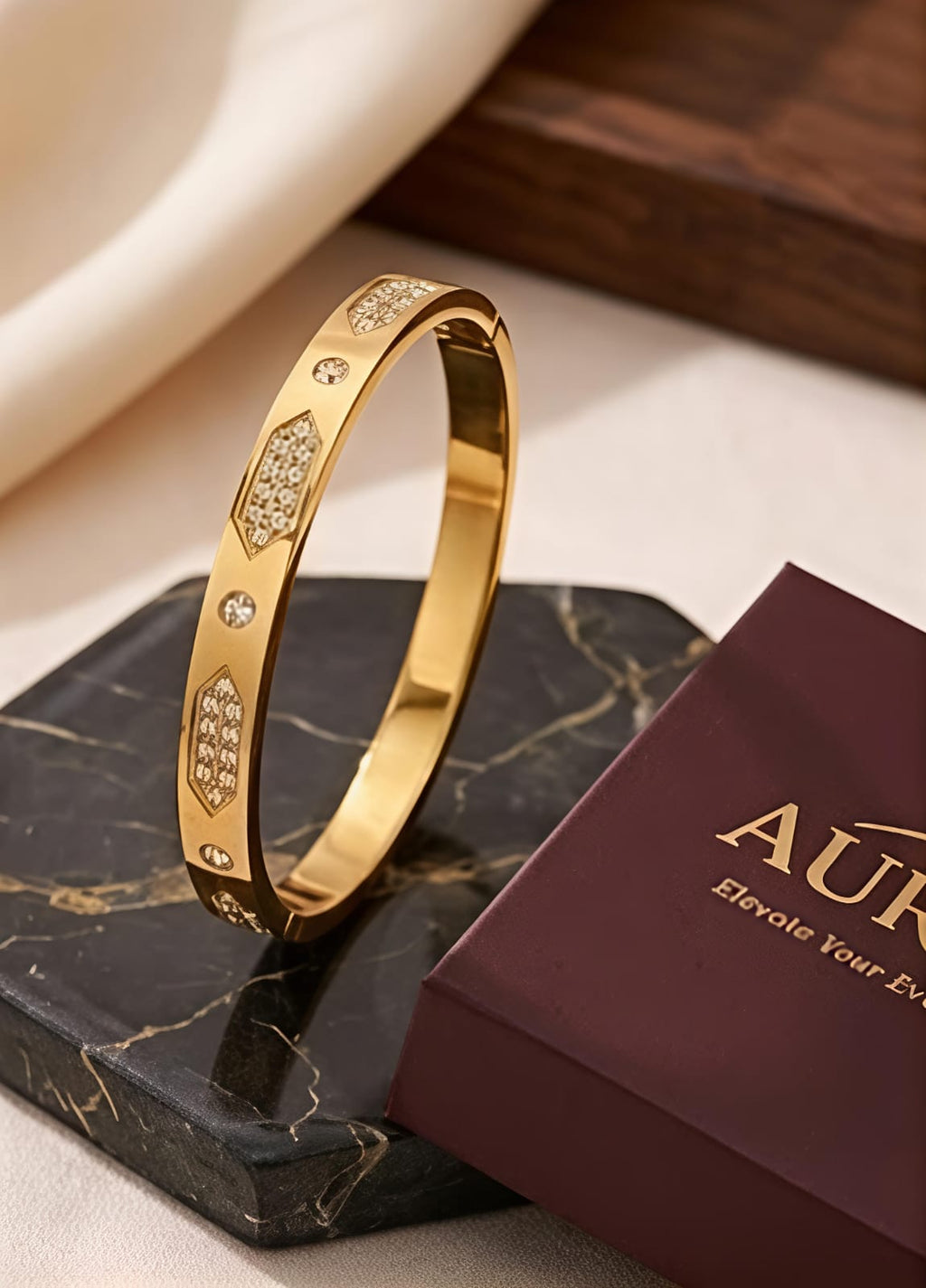 GOLD DIAMOND STUDDED BRACELET