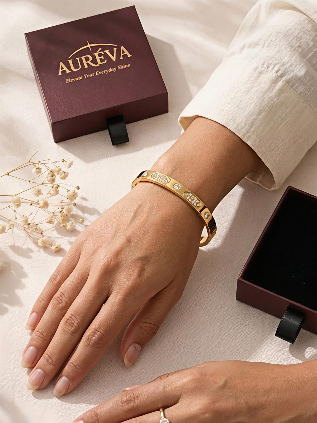 GOLD DIAMOND STUDDED BRACELET