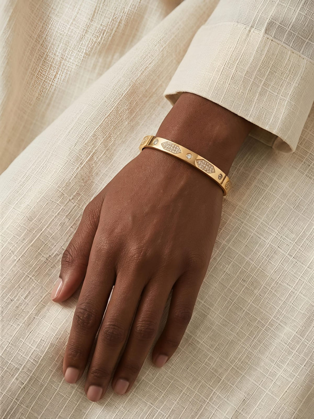 GOLD DIAMOND STUDDED BRACELET