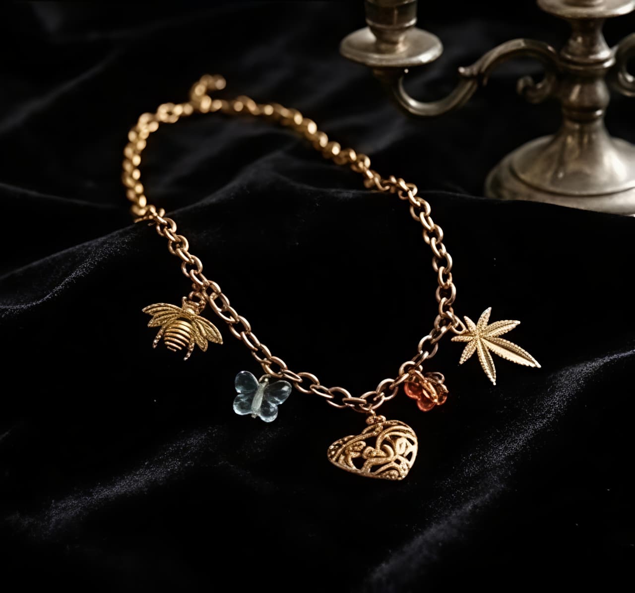 FLOREN CHARM NECKLACE